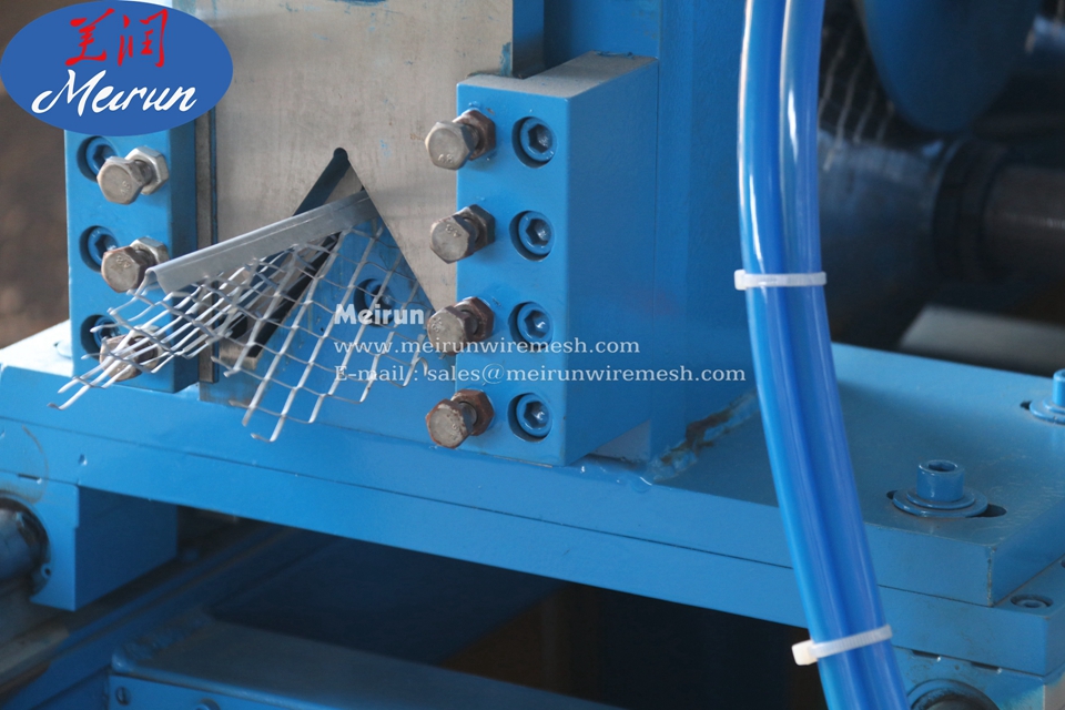 China Manufacturer Corner Mesh Making Machine Used in Construction
