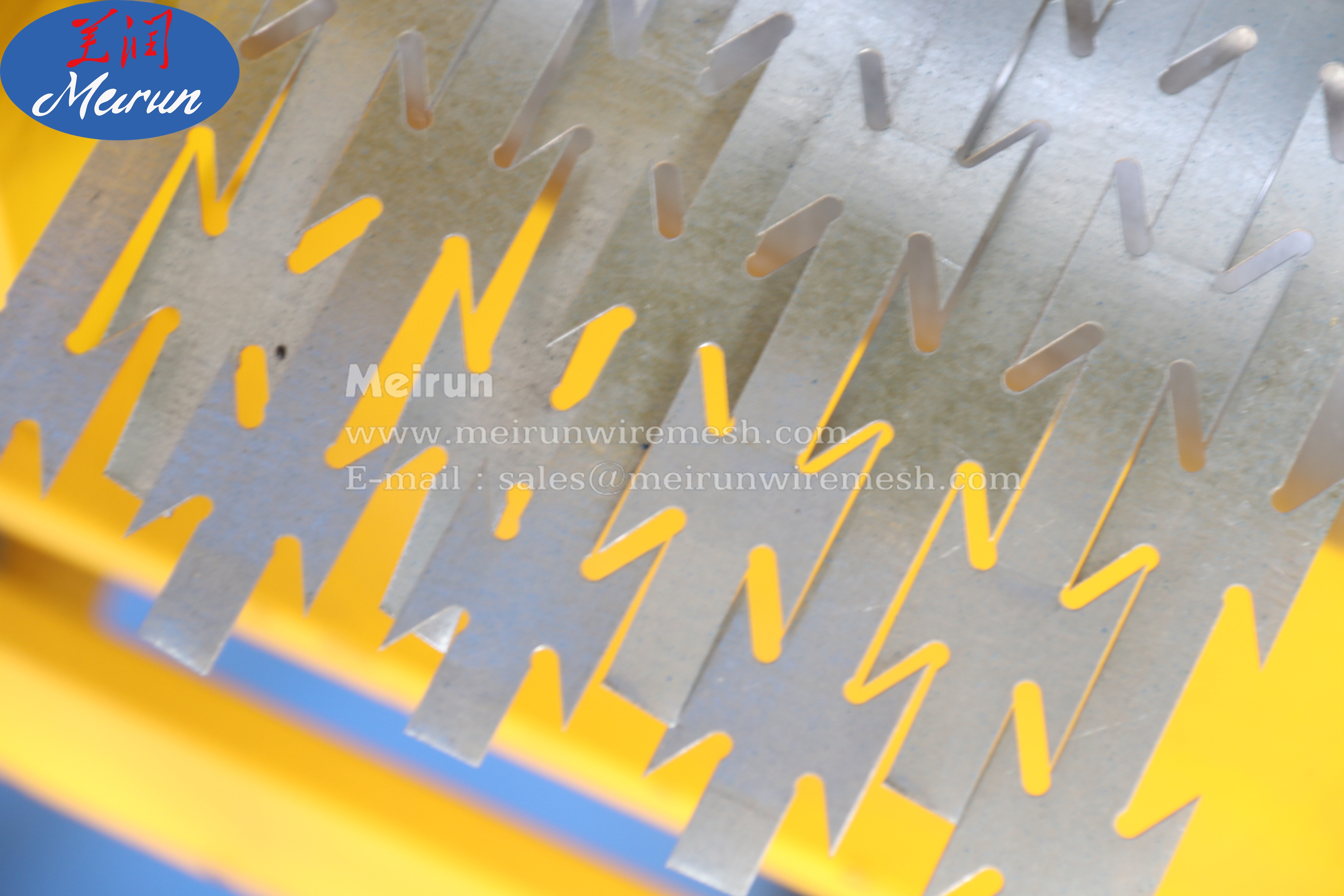 Razor making machine 