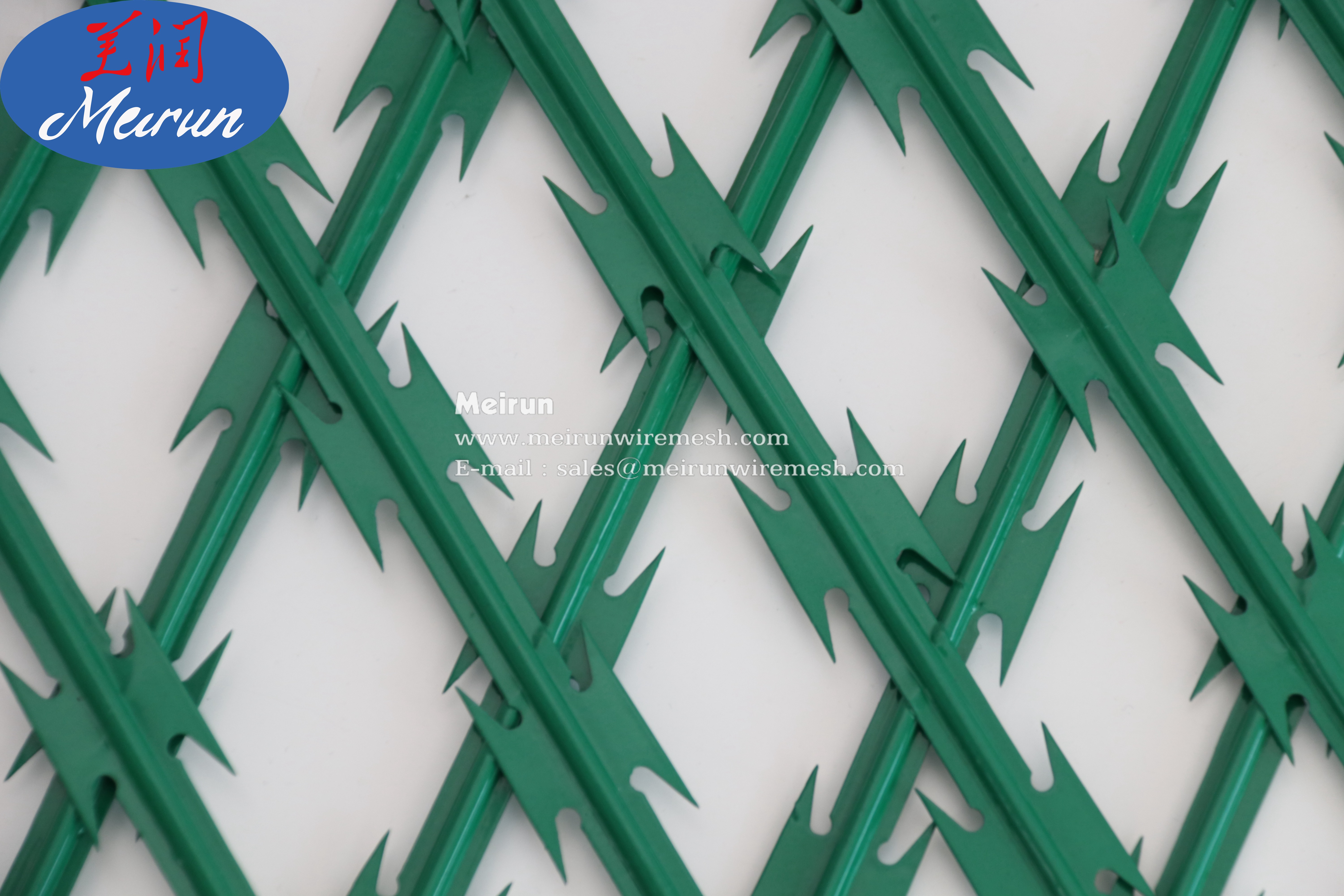 Airport Fence Welded Wire Fence with Concertina Razor Barbed Wire Mesh Machine