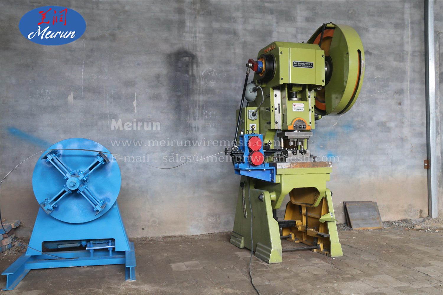 Direct Factory Razor Barbed Wire welded fence Machine