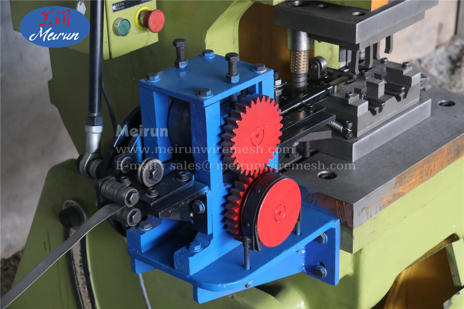 High Output Razor Barbed Wire Fence Clipped Making Machine 