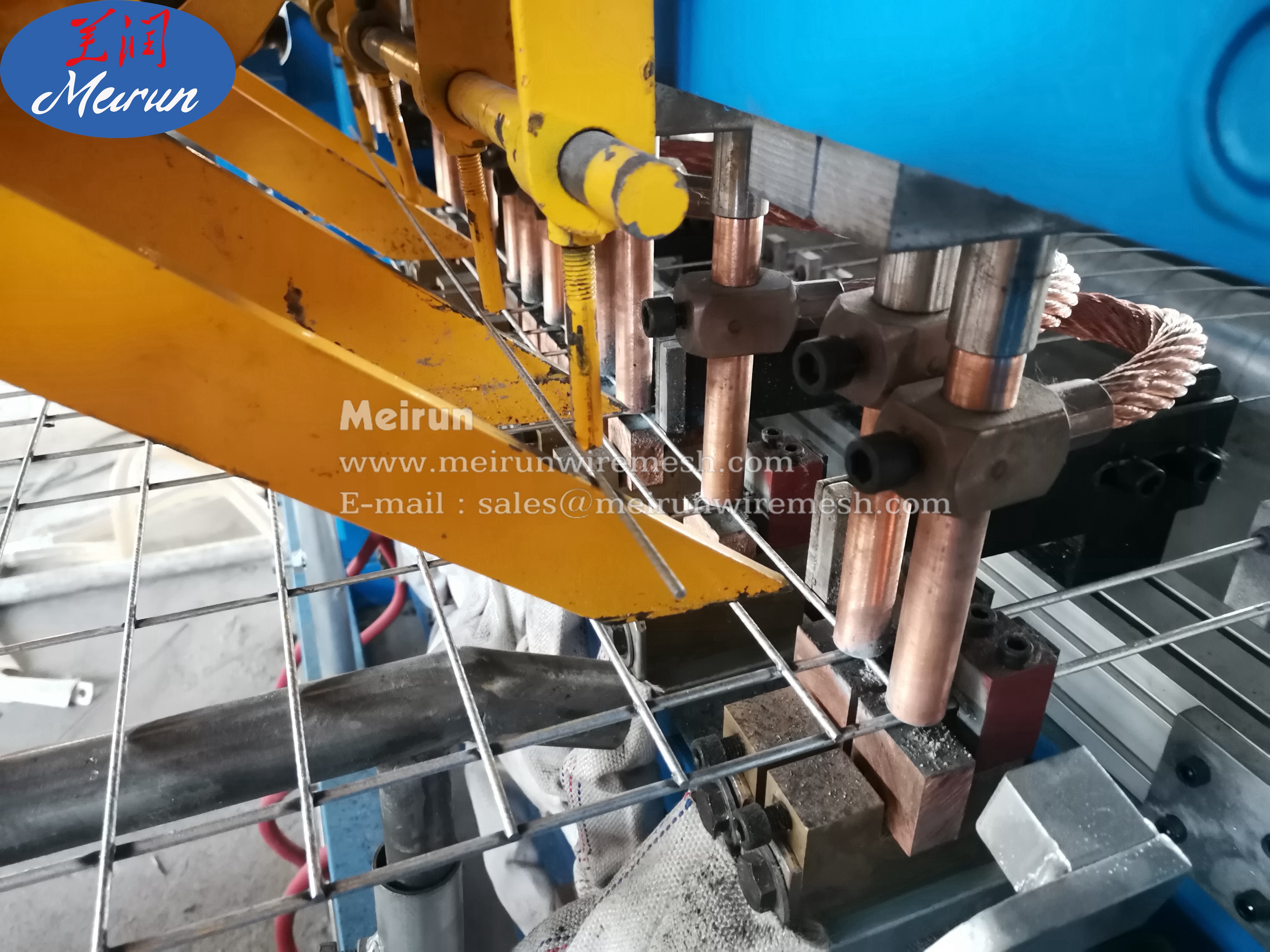 CE/ISO Automatic Chicken Cage Welded Wire Mesh Machine
