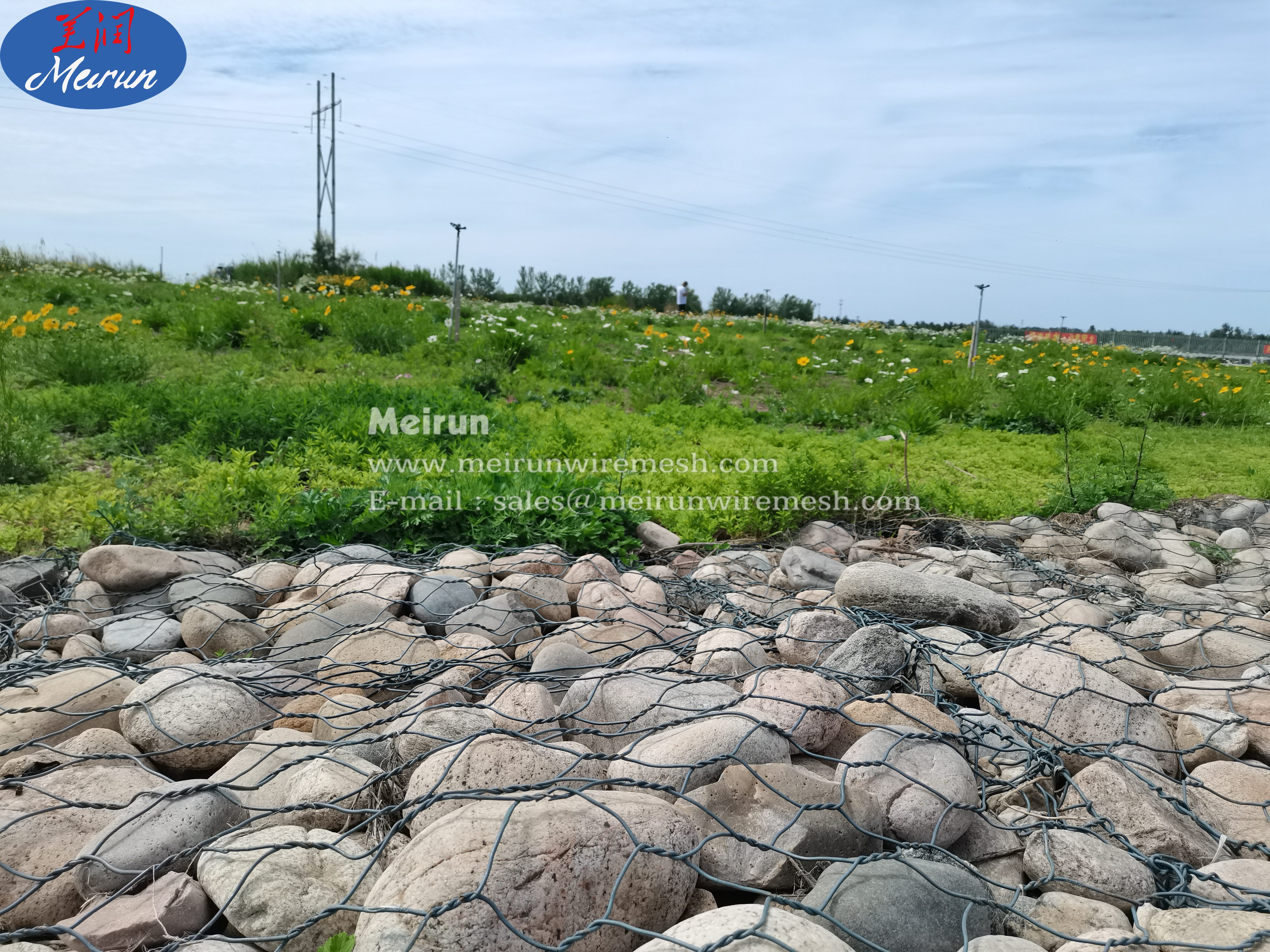 Hebei Meirun Hot Sales PVC Wire Gabion Mesh Making Machine Gabion Cage Machine Hexagonal Mesh Machine