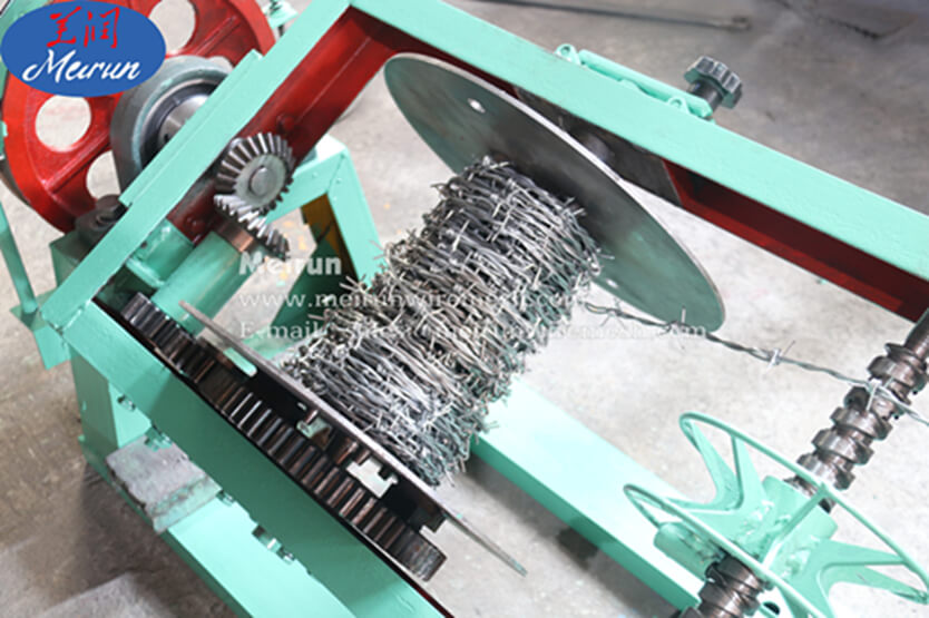  Mesh Fence Single Strand Double Strands Barbed Wire Making Machine
